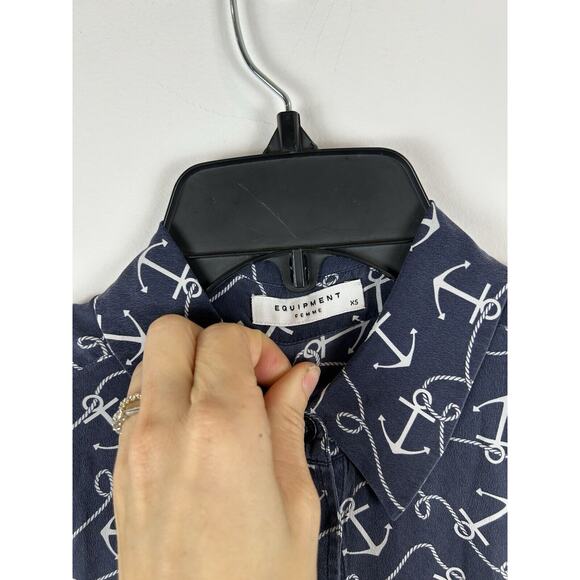 Equipment Femme Silk Anchor Blouse Sleeveless Button Up Navy Size XS Women's Top - Picture 2 of 5
